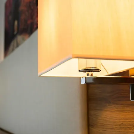 Hotell White House 3*