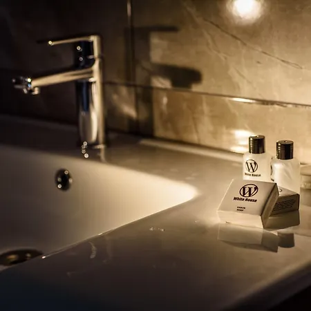 White House 3* 特拉布宗