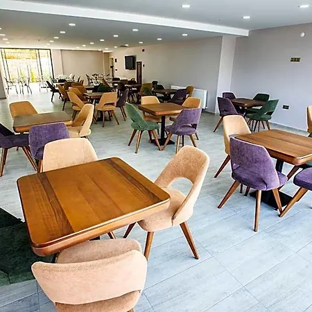 Hotel White House 3*