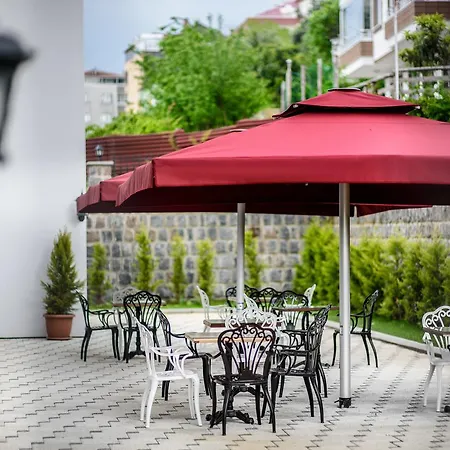 Hotel White House 3*